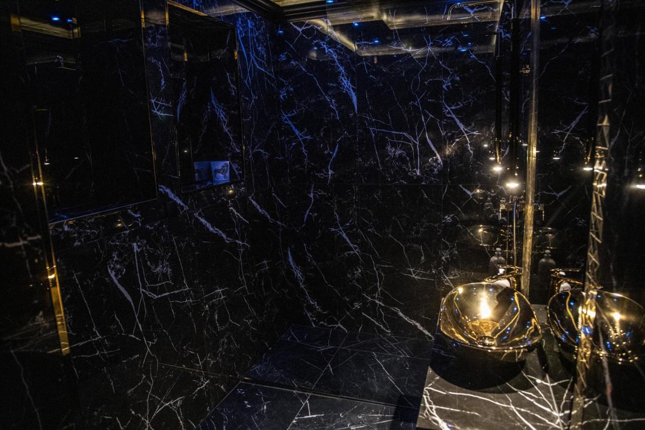 Black Night Willa Pulkowa Apartment Варшава Екстериор снимка