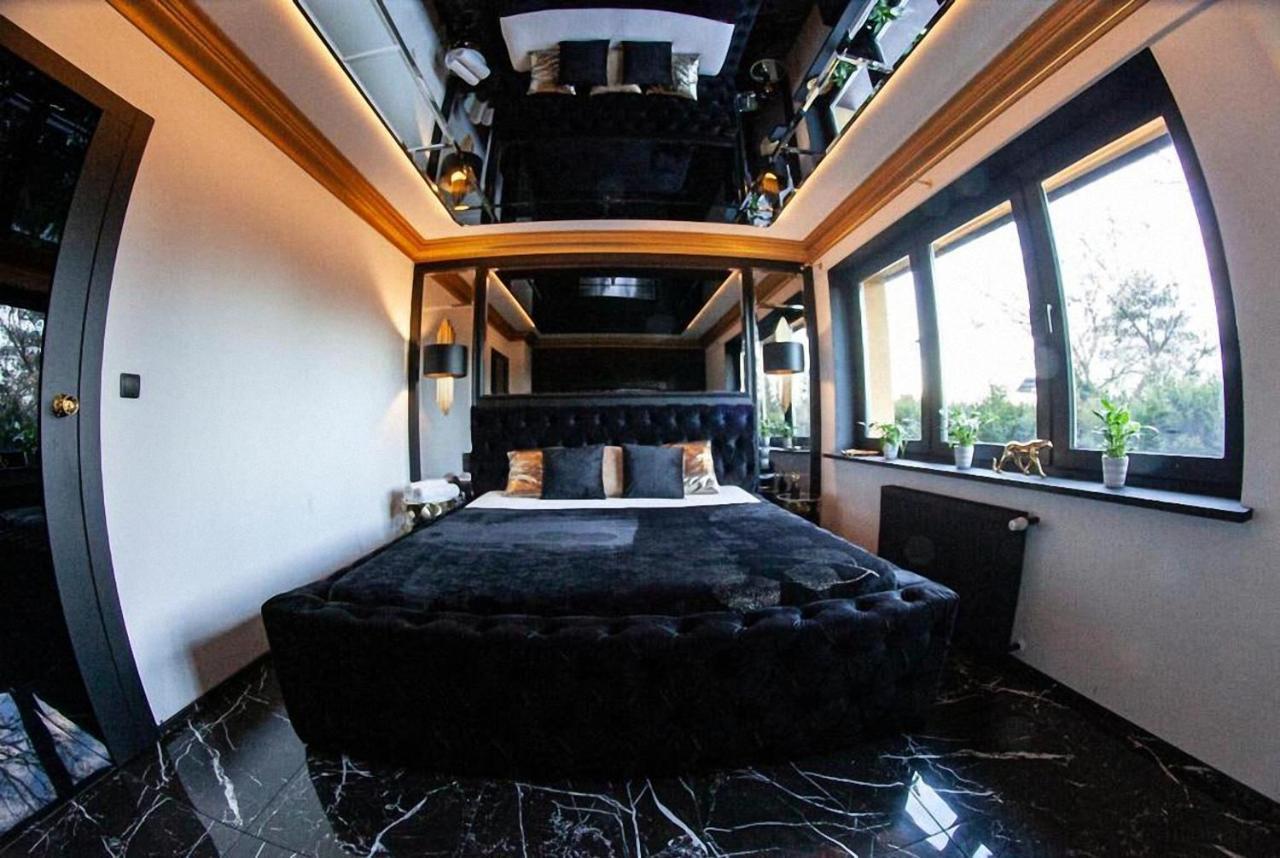 Black Night Willa Pulkowa Apartment Варшава Екстериор снимка